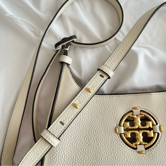 Tory Burch Cream Crossbody Bag with Gold Logo - Picture 6 of 13